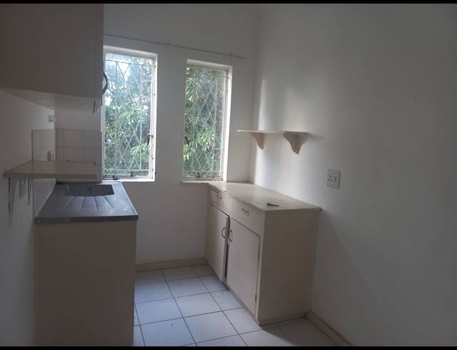1 BEDROOM FLAT TO LET IN ESSENWOOD